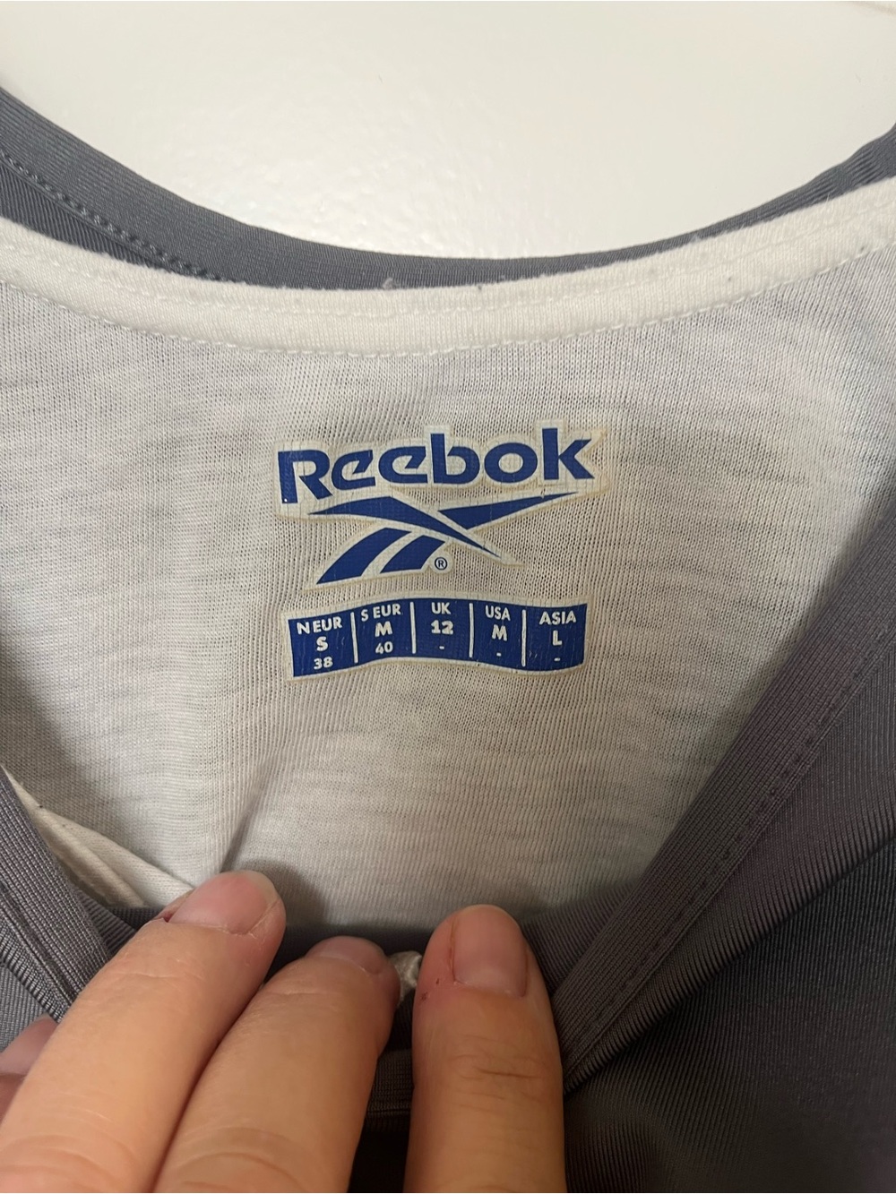 Reebok Gray Short Sleeve Crop‎ Top Size Medium - Picture 3 of 5
